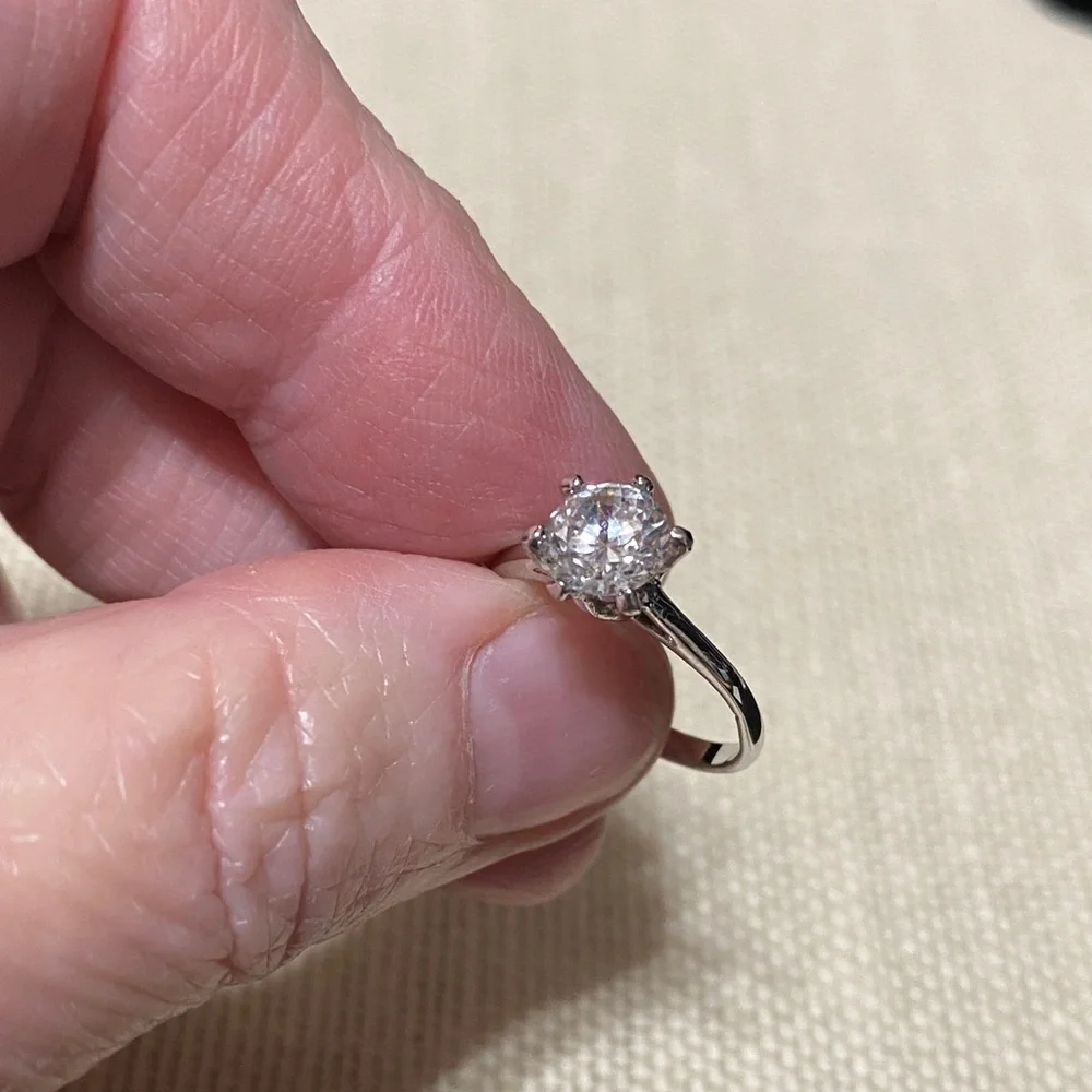 Six prong cubic zirconia silver metal ring size 6 3/4